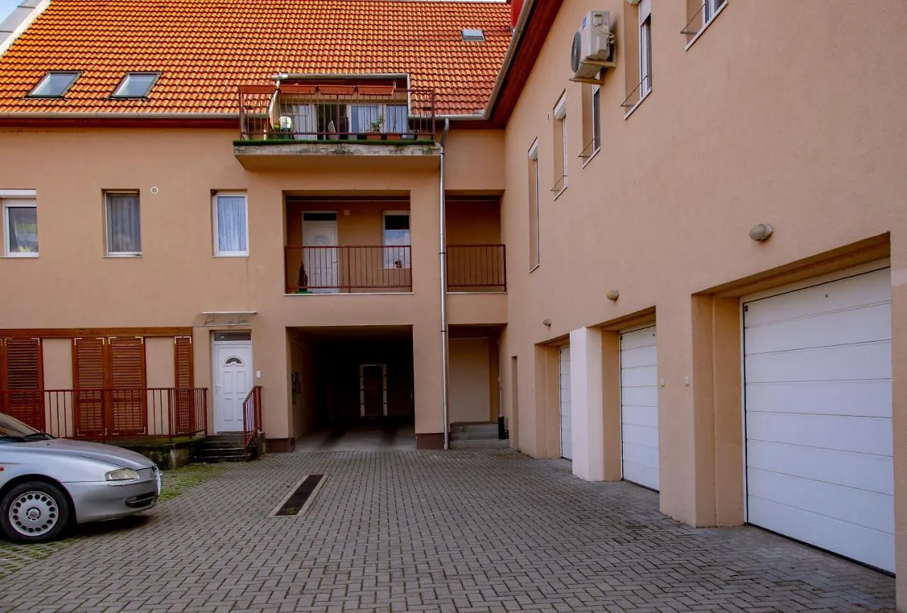 Apartament Family Residence Eger